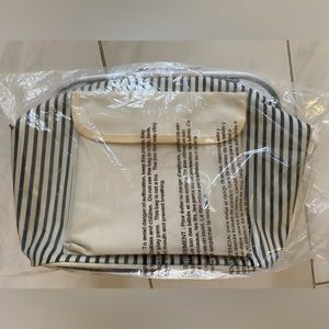 LEED’S : Brand New  but no tags , Insulated Picnic Basket